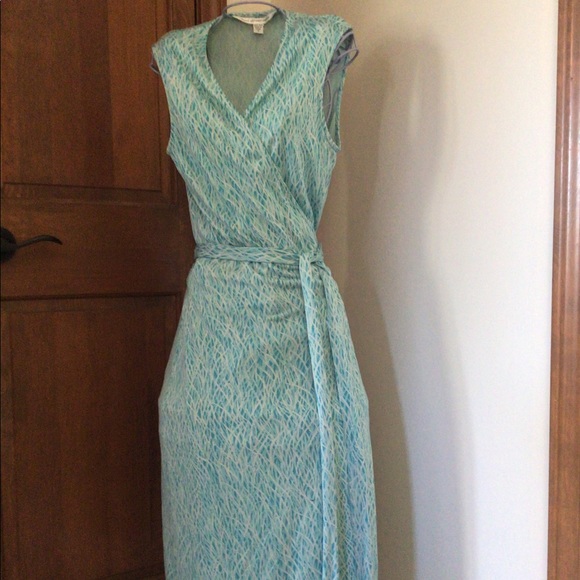 Diane Von Furstenberg Dresses & Skirts - Diane vonFurstenberg Wrap Dress